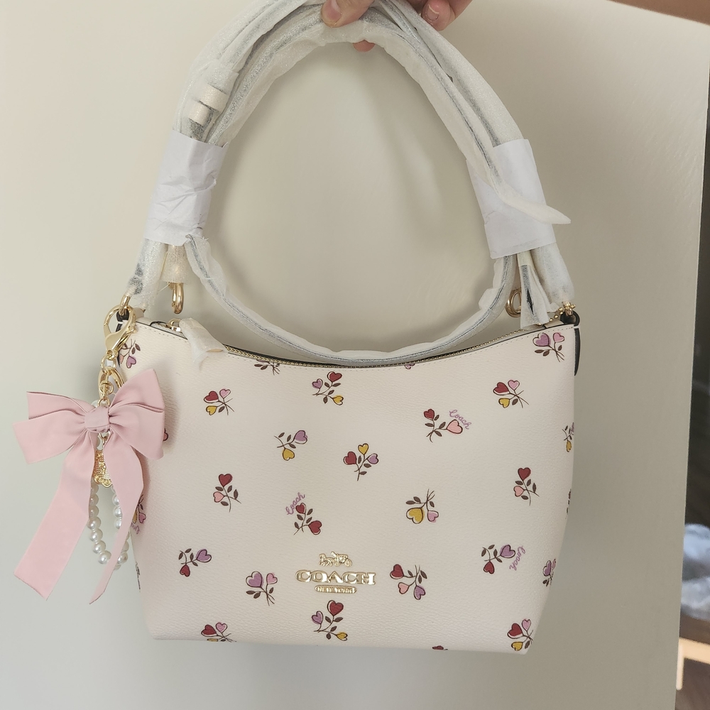 NWT!COACH Zip Top Shoulder Bag With Heart Print
CW392+freepink bow charm